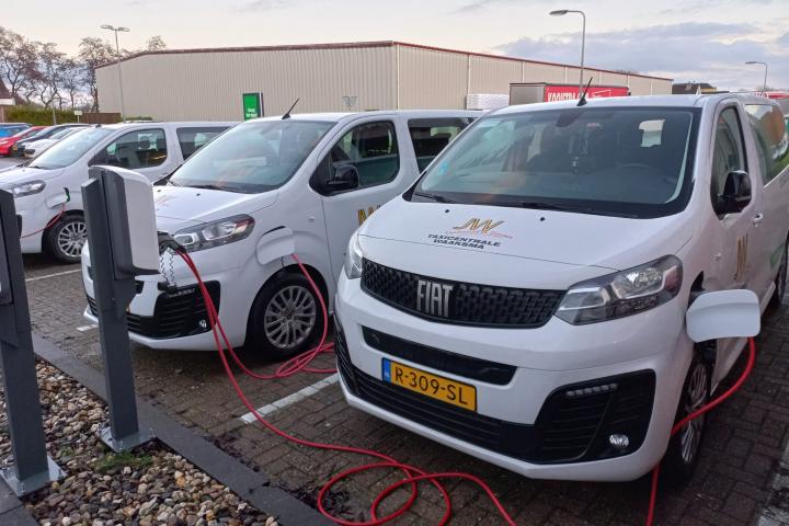 Alva Charging Services levert laadpalen Taxi Waaksma